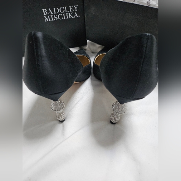 Badgley Mischka Satin Pumps 8.5 rhinestone heel - Picture 10 of 15